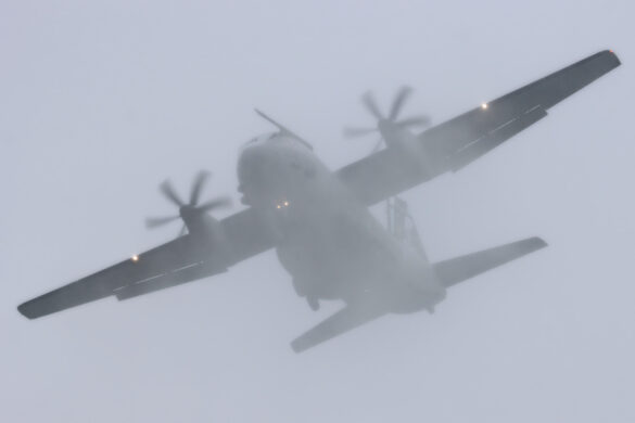 Alenia C-27J Spartan in einer Regenwolke © Doppeladler.com
