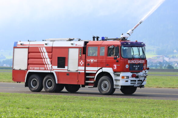 Flughafen-Feuerwehr ÖAF 26.604 DFAE FLF 5000/1000 Buffalo © Doppeladler.com
