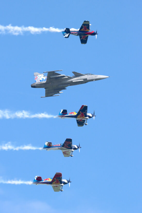 Gar nicht so einfach - tschechischer Gripen und das Czech Flying Bulls Aerobatics Team © Doppeladler.com