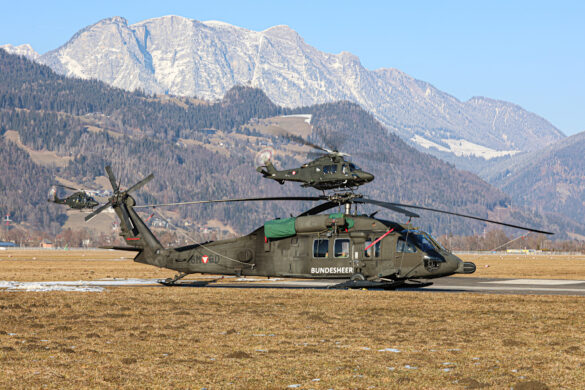 Sikorsky S-70A-42 BLACK HAWK und zwei AW-169B © M. Weinberger