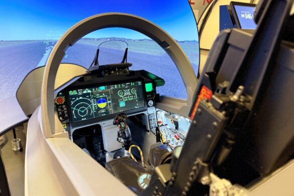 Die Leonardo M-346FA Block 20 ist mit einem großen Touchscreen ausgestattet © Leonardo